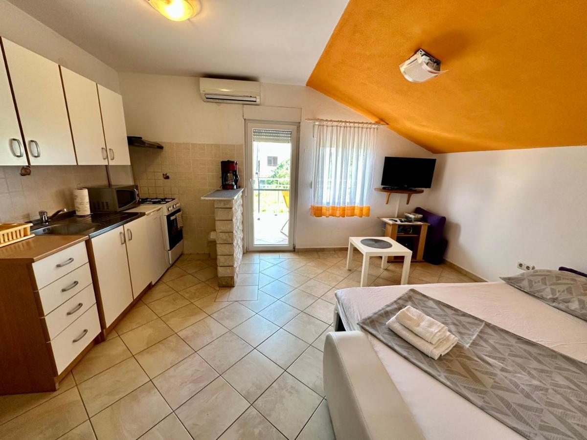 Apartments Novoselic Vir Zewnętrze zdjęcie