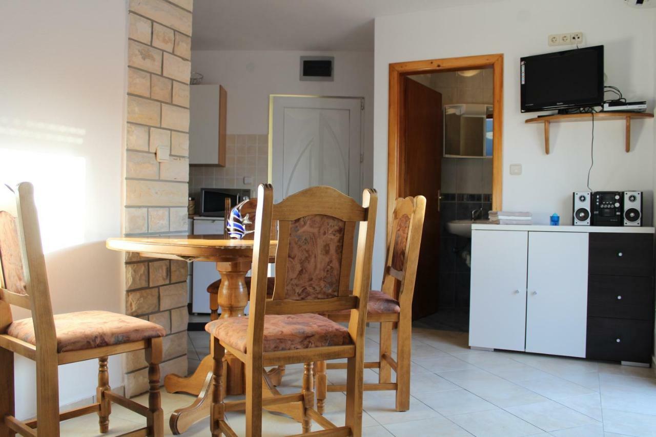 Apartments Novoselic Vir Zewnętrze zdjęcie